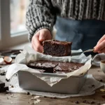 Brownie healthy express : zéro farine, chocolat intense et 4 ingrédients du placard pour un goûter d’hiver